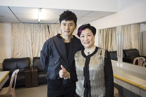 爽子与胡彦窗前拥抱图视频爆料,画面温馨感人 第3张 爽子与胡彦窗前拥抱图视频爆料,画面温馨感人 第3张